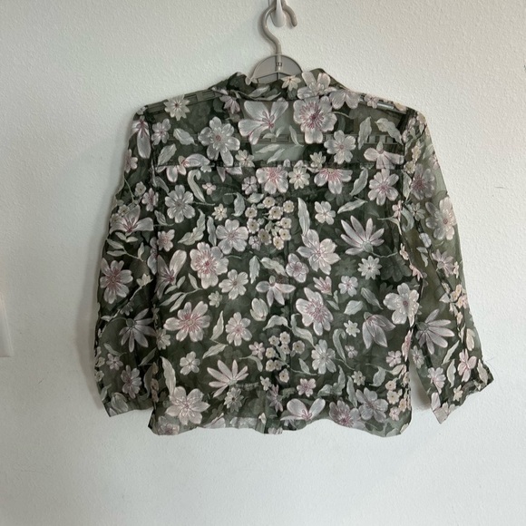 Bamboo Traders Women’s Long Sleeve Sheer Jacket/Top

Size XL - Picture 2 of 5